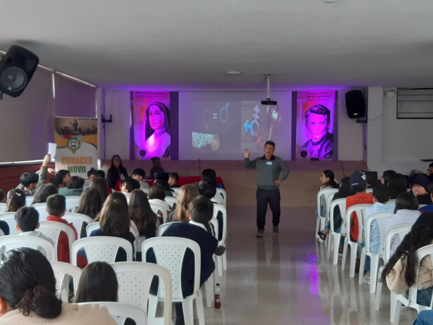 Virtudes e igualdad: Una jornada de reconocimiento a la mujer en las aulas