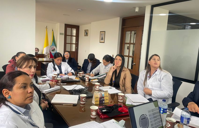 CONACED MÓVIL capacita al Colegio Santa Isabel de Hungría en debido proceso y convivencia escolar