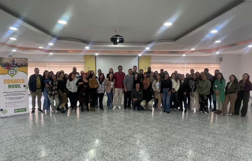 Éxito en el Colegio Claretiano de Bosa: 60 docentes se capacitaron en Inteligencia Artificial con CONACED MÓVIL